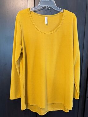 LulaRoe textured mustard blouse